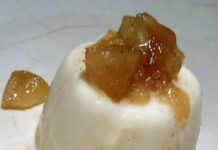 Panna cotta zenzero e riduzione di mela caramellata