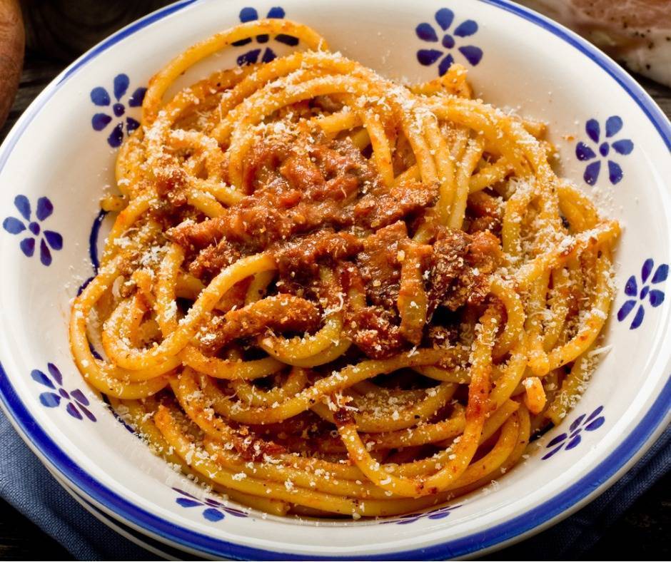 Ricetta per i bucatini all&amp;#39;amatriciana, facile, veloce e gustosissima