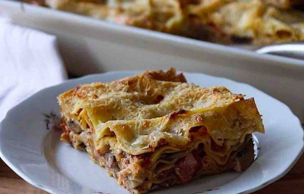 lasagne bianche con funghi e salsiccia