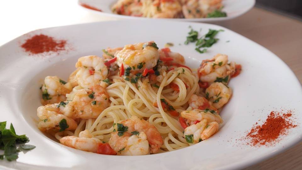 Spaghetti gamberetti e pomodorini