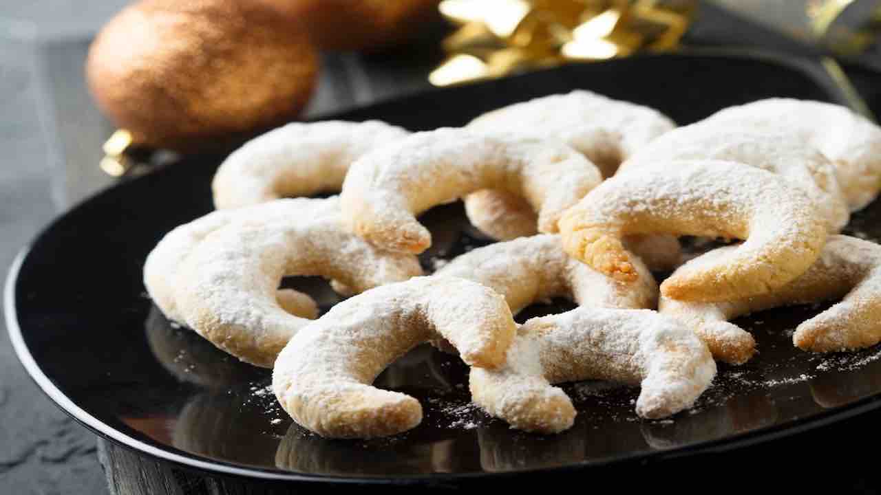 Biscotti Di Natale Kipferl.Vanillekipferl Biscotti Alle Mandorle Ricetta Di Natale