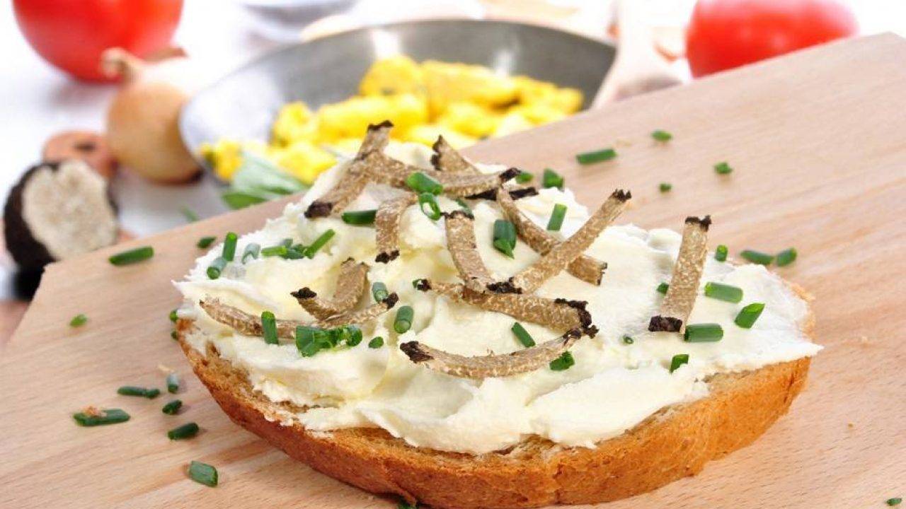 Crostini Con Fonduta Al Tartufo Iniziamo Con Eleganza Ricettasprint It