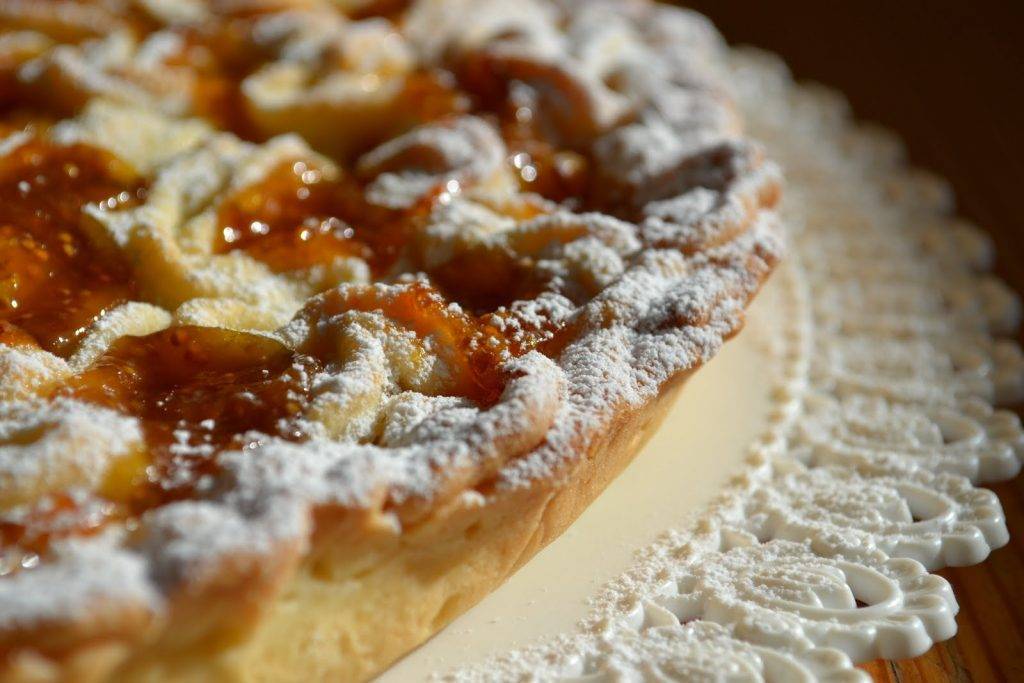 crostata di marmellata alle pere