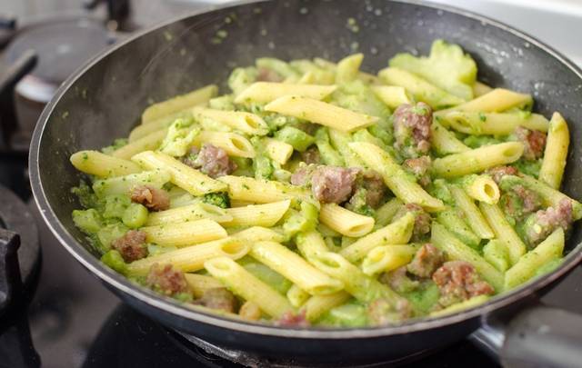 penne broccoli e salsiccia