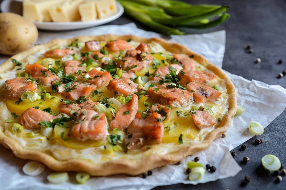 Torta salata di salmone fresco e patate