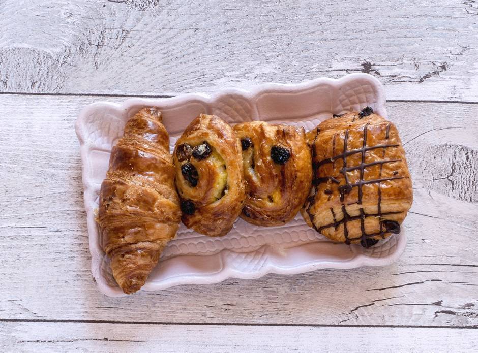 Dolcetti di pasta sfoglia e cioccolatoDolcetti di pasta sfoglia e cioccolato