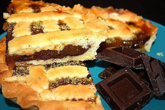 crostata alla albicocche e cioccolato