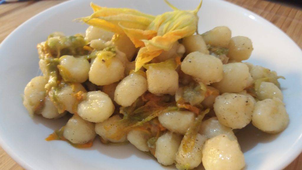 Gnocchi con fiori di zucca