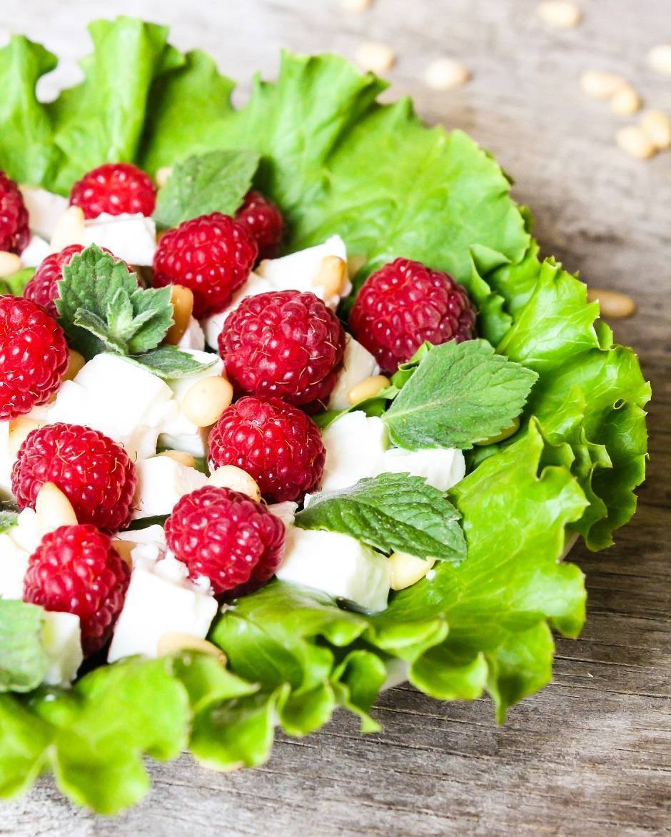 Insalata di Feta, lamponi e noci