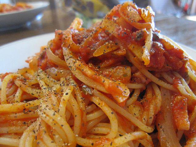 spaghetti con peperoni