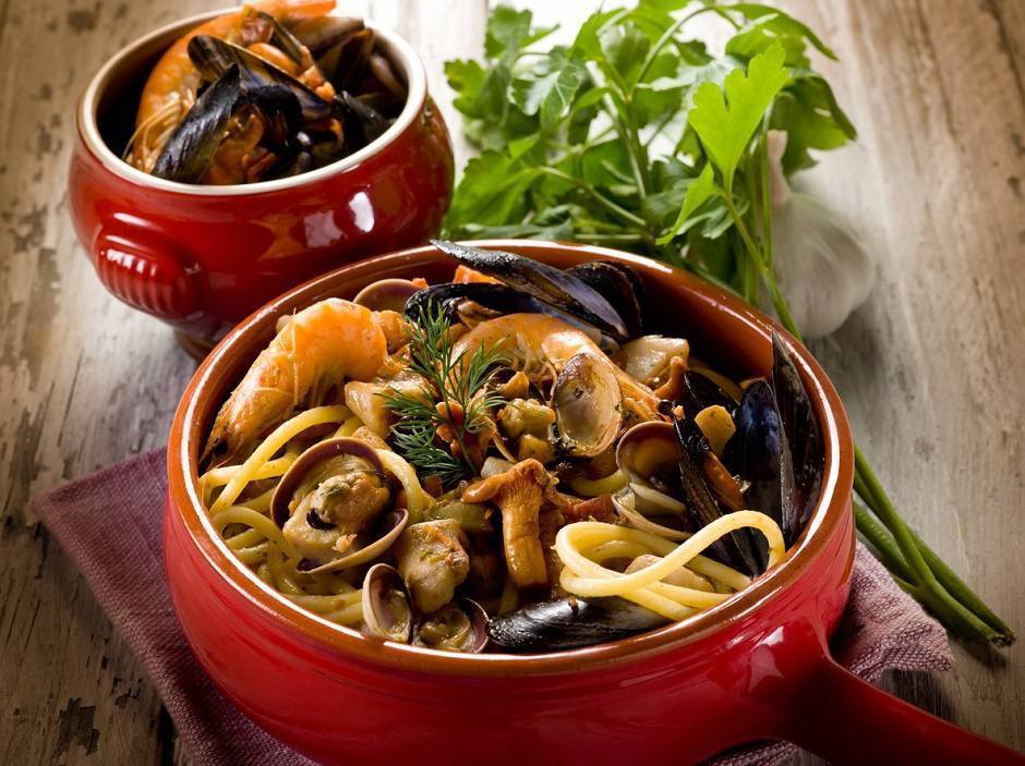 Pasta ai frutti di mare e funghi