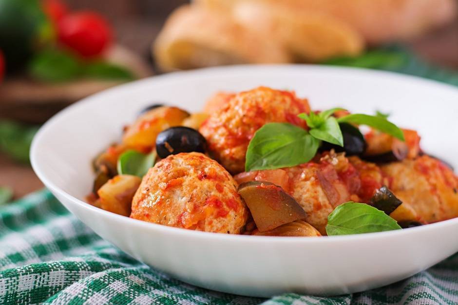 polpette di pollo con peperoni e olive