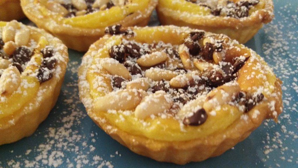 torta della nonna con gocciole di cioccolato