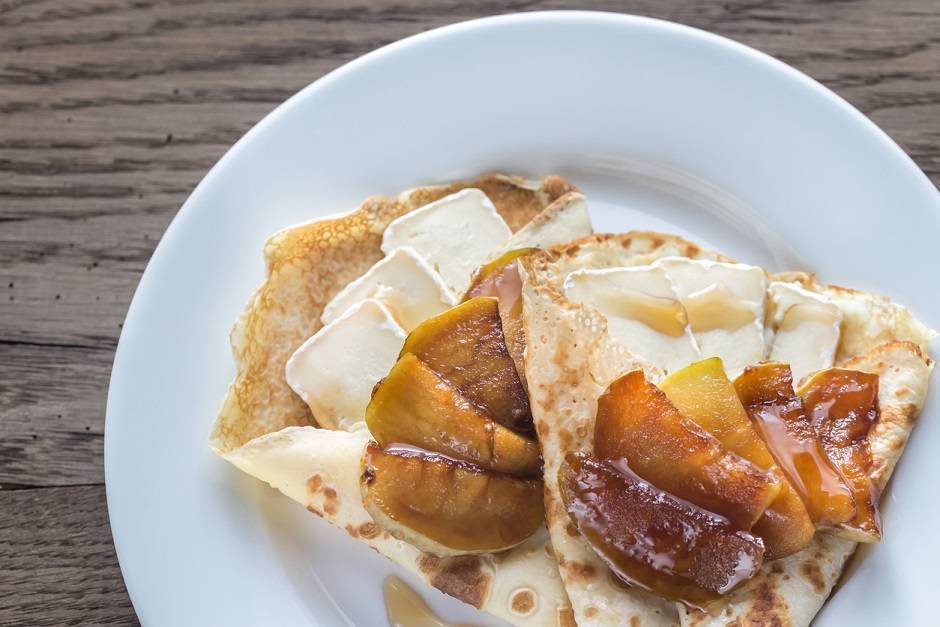 Crepes alle mele caramellate e Brie