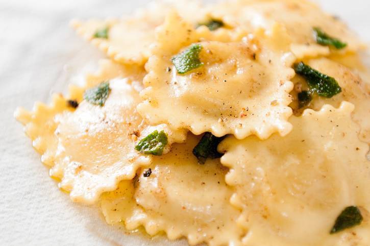 Ravioli con burro e salvia