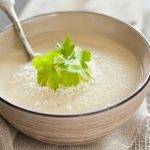 Crema di sedano rapa con prezzemolo e zenzero