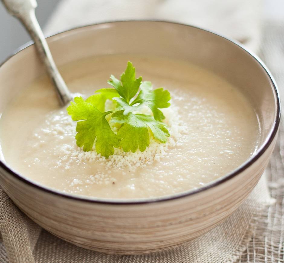 Crema di sedano rapa con prezzemolo e zenzero