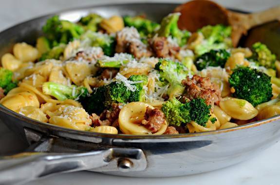 orecchiette piccanti con broccoli e salsiccia