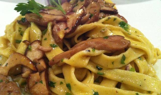 tagliatelle con funghi