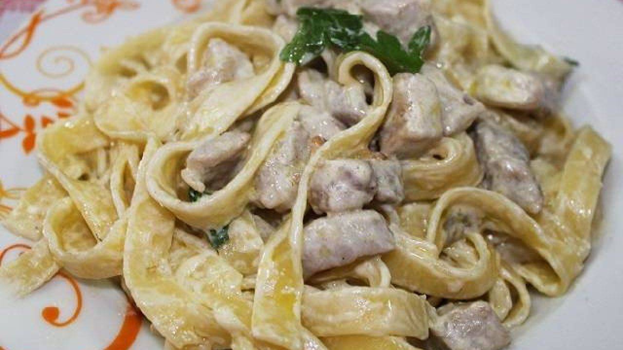 Tagliatelle Con Carne Macinata Funghi E Panna Ricettasprint It