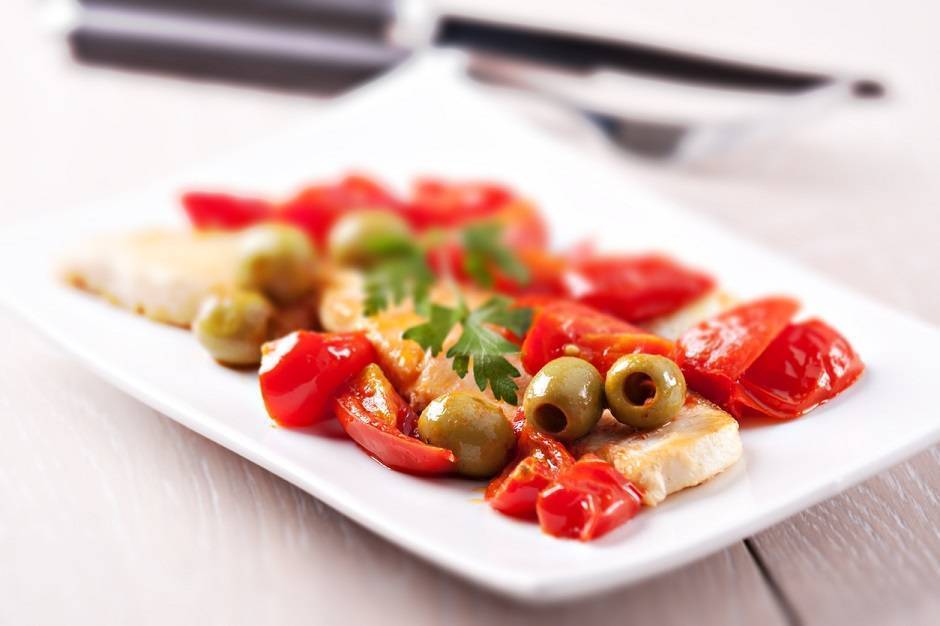 Filetti di cernia alle olive e pomodorini