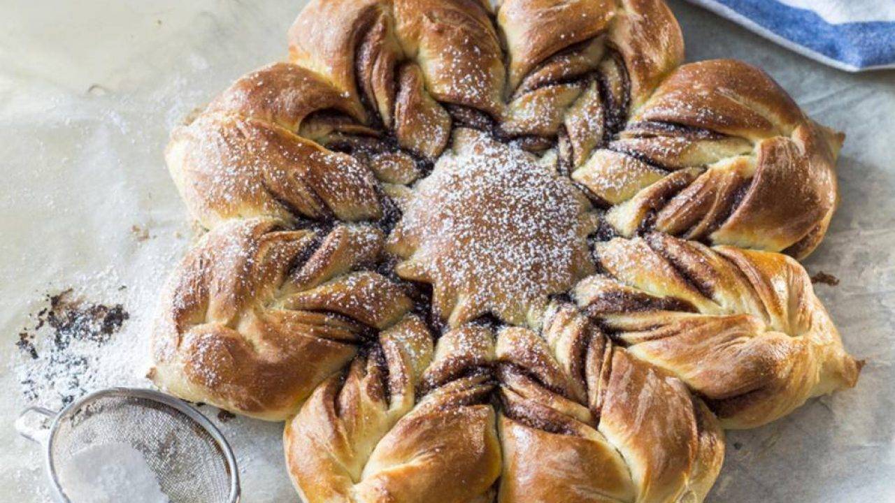 Pane A Forma Di Stella Di Natale.Stella Di Pasta Sfoglia Con Nutella Ricettasprint It