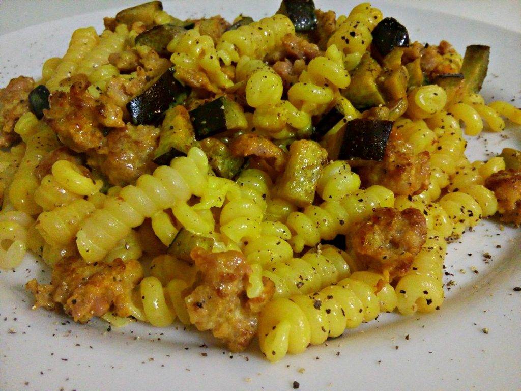 Pasta con Salsicce, Melanzane e Zafferano