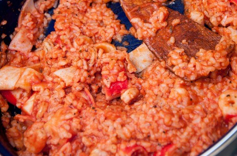 Risotto Gamberi e Calamari al Pomodoro, un primo piatto sublime