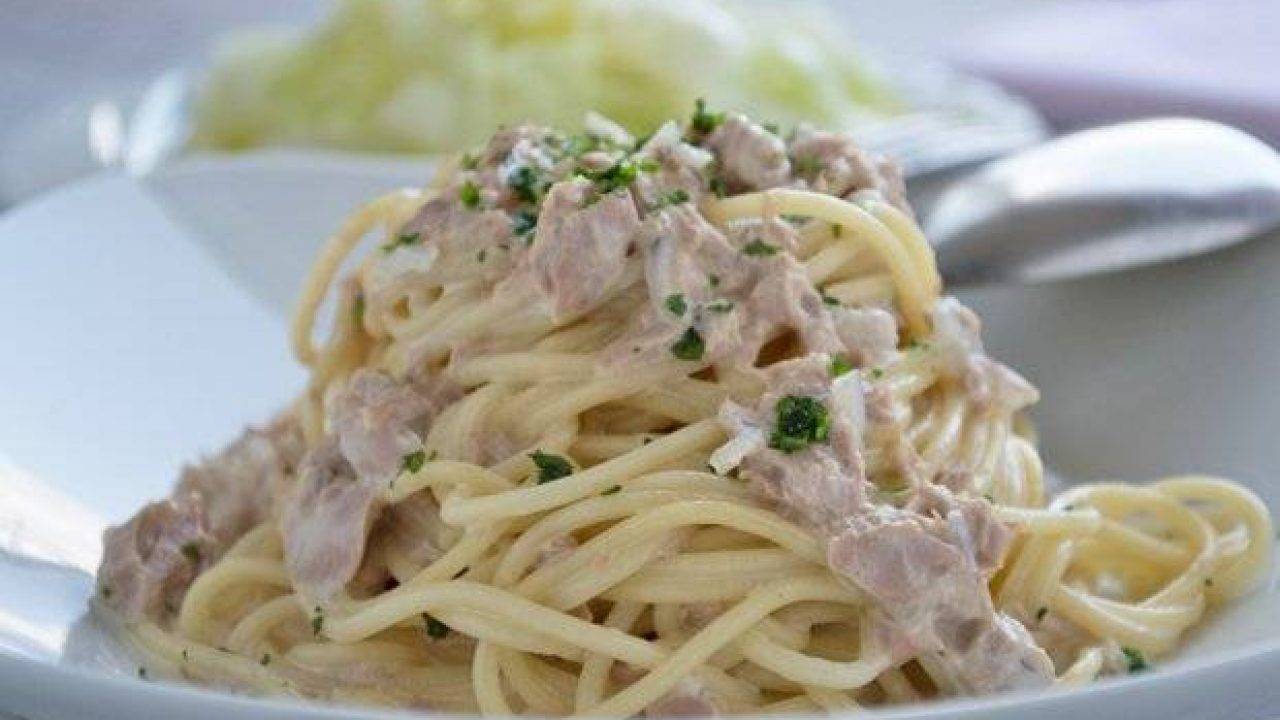 Ricetta Pasta Al Pesto Di Tonno Con Mandorle E Acciughe Velocissima