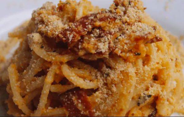 spaghetti alla crema di zucca con speck croccante