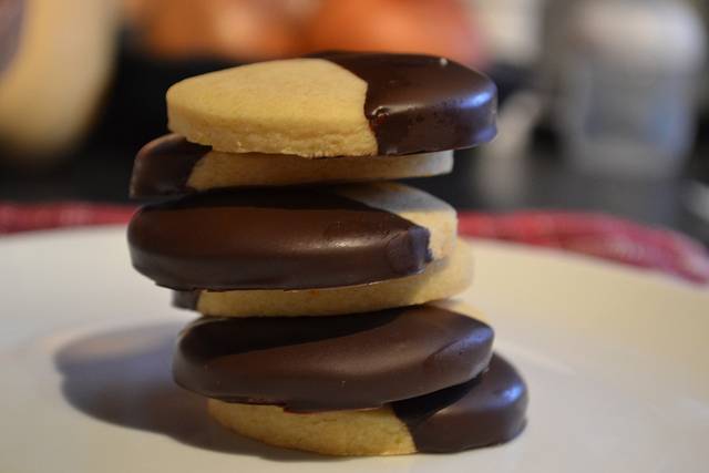 Biscotti all'arancia con cioccolato fondente al 70%