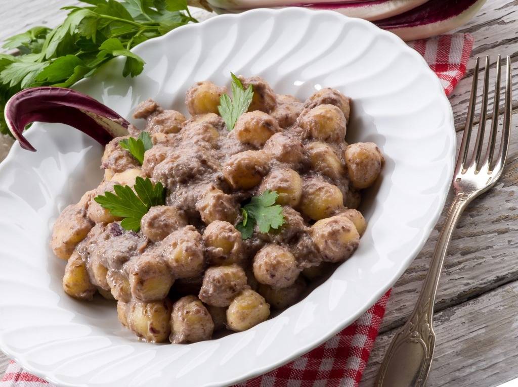 Gnocchi con radicchio e taleggio