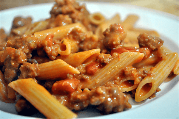 pasta salsiccia funghi e pomodoro