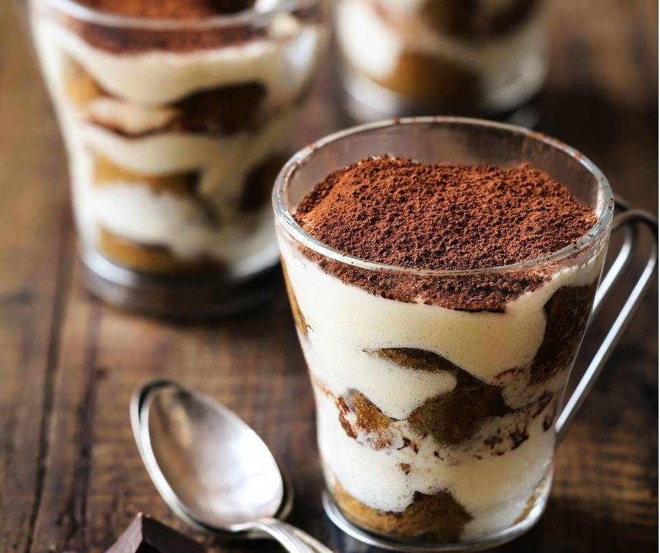 Tiramisù agli amaretti nel bicchiere