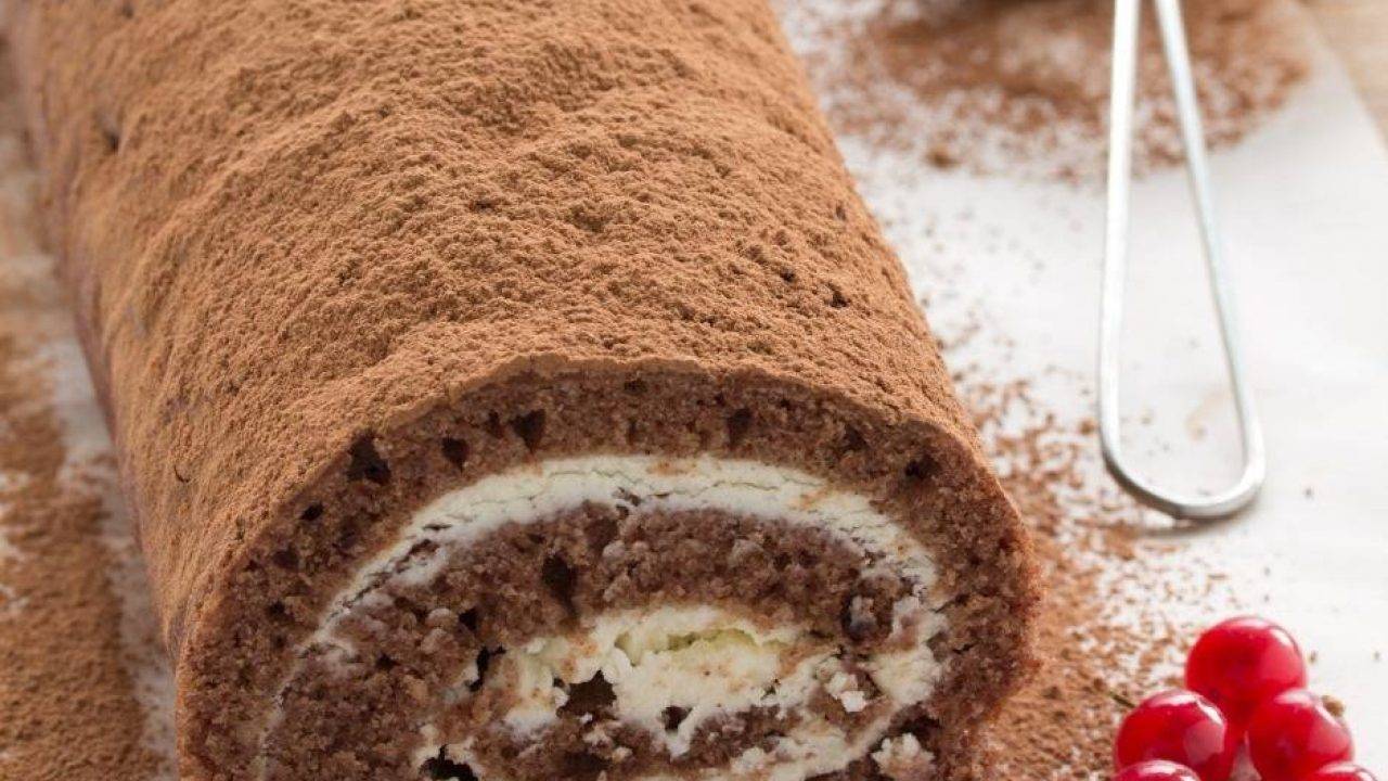 Tronchetto Di Natale Al Tiramisu.Ricetta Rotolo Tiramisu Facilissima Con Pasta Biscotto E Mascarpone