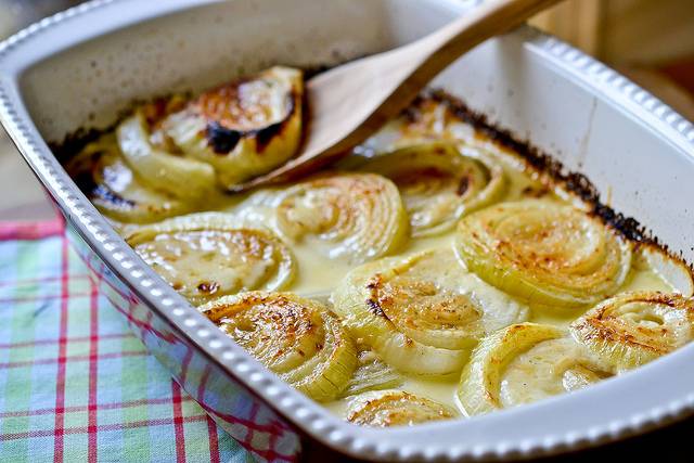 cipolle gratinate al parmigiano