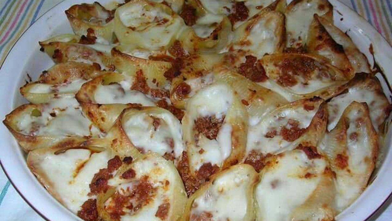 Conchiglioni Ripieni con Ragù, Salsiccia e Besciamella