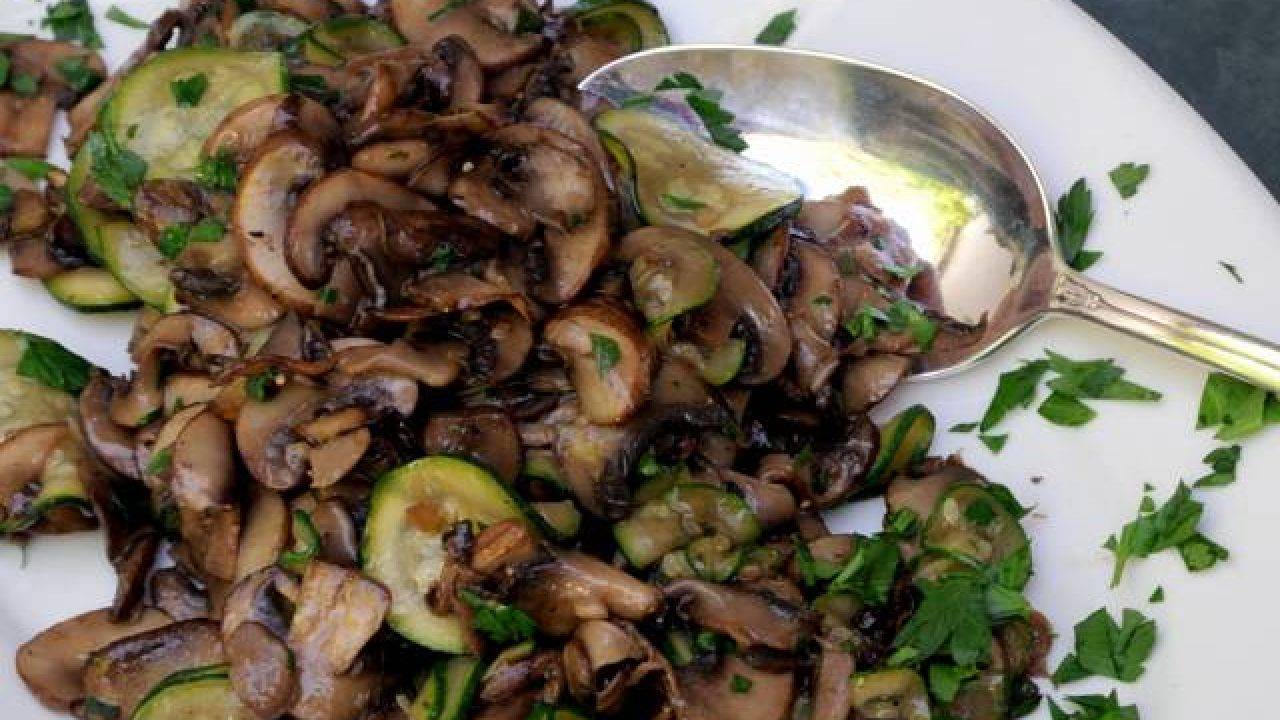 Ricetta Funghi E Zucchine Trifolati Un Contorno Generoso E Sostanzioso