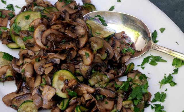 funghi e zucchine e trifolati