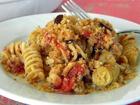 Fusilli con peperoni e mollica