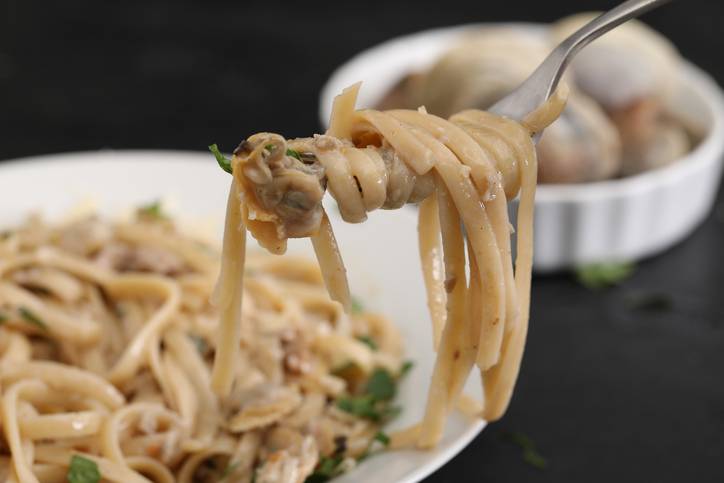 linguine con vongole al vino bianco