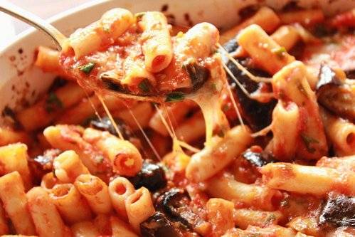 Pasta al Forno con Sugo di Melanzane e Pomodori Secchi