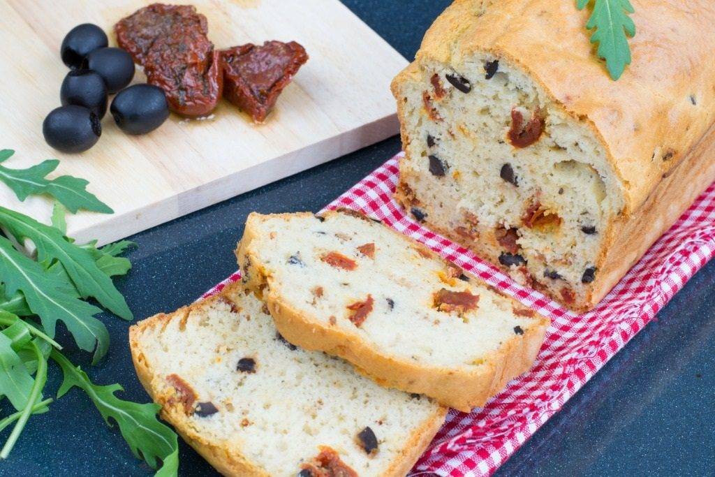 Plumcake con pomodori secchi ed olive