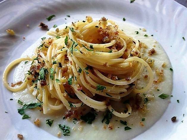 spaghetti con aglio e olio alla crema di cavolfiore