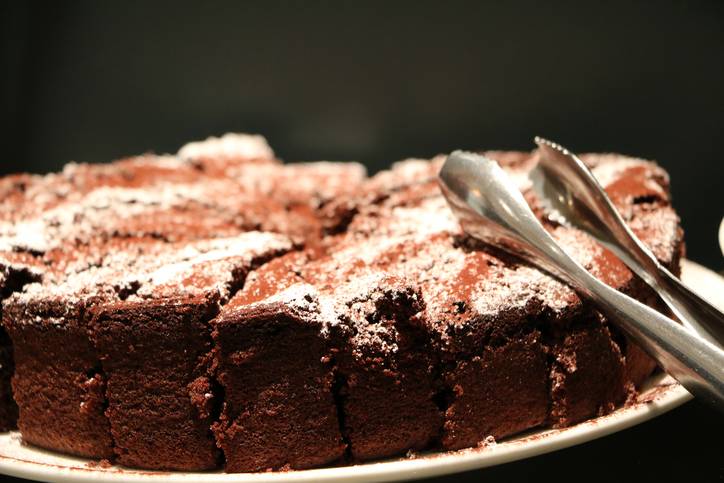 torta all'acqua con cioccolato e succo di arancia