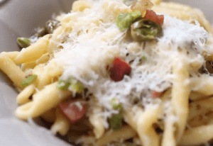 Pasta fave, cacio e guanciale