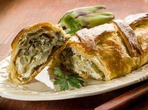 Rotolo di pasta sfoglia con carciofi