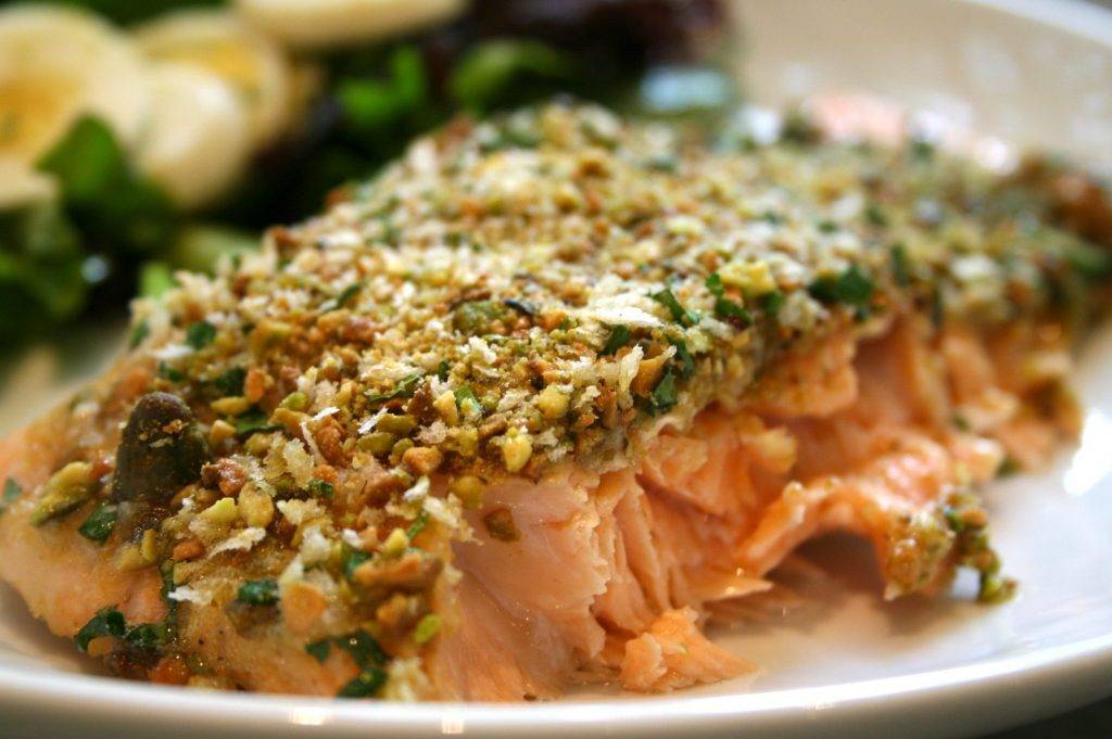 salmone con pistacchi