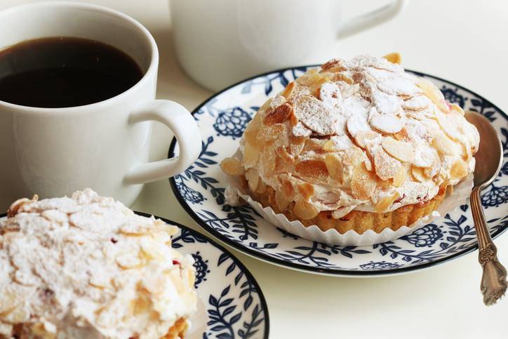 crostata con crema al mascarpone e mandorle