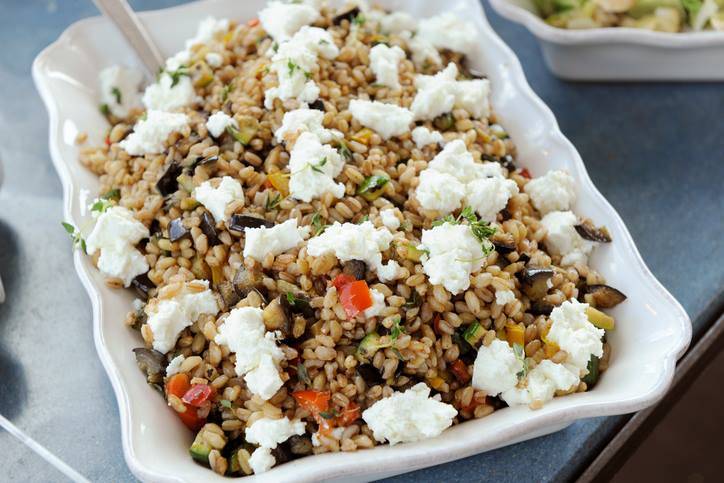 insalata di farro, verdure ed orzo